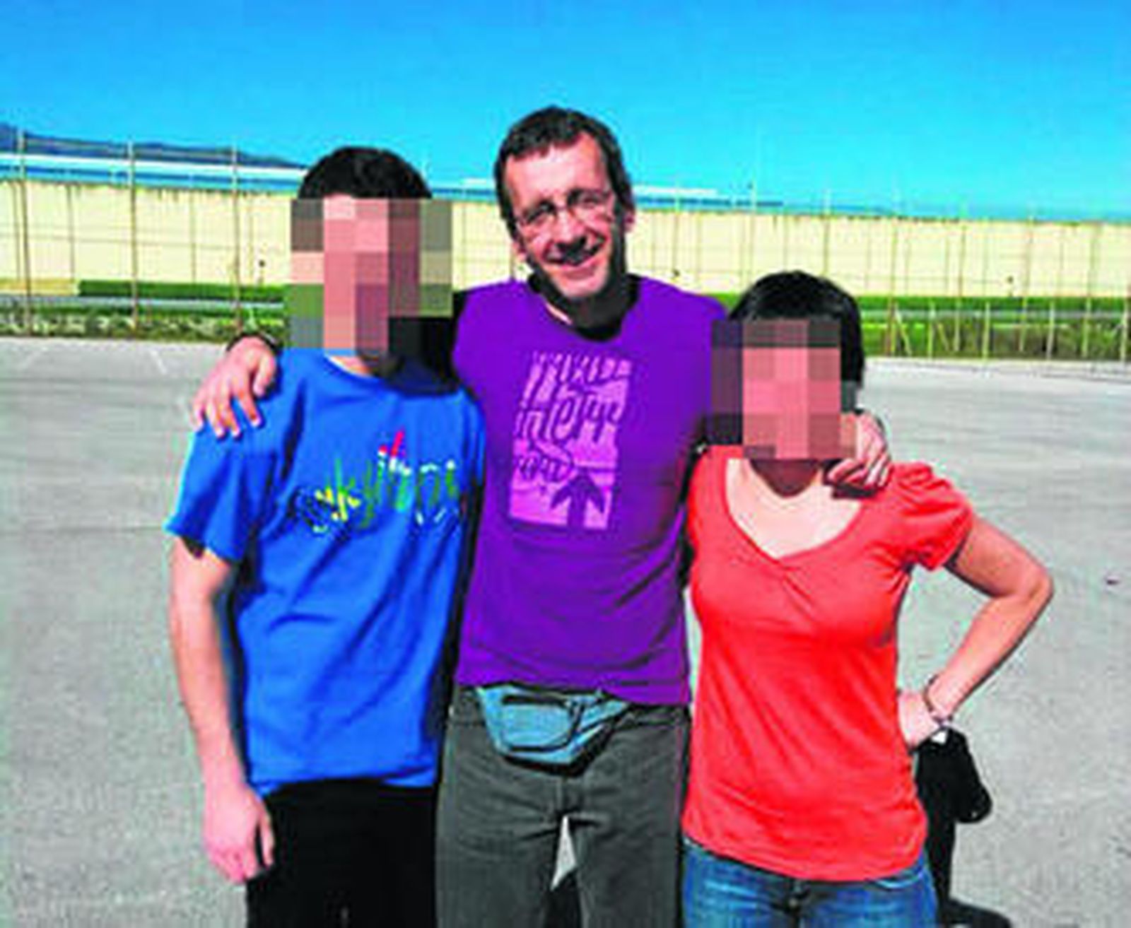 Jorge García Sertutxa (centro), tras salir de Botafuegos.