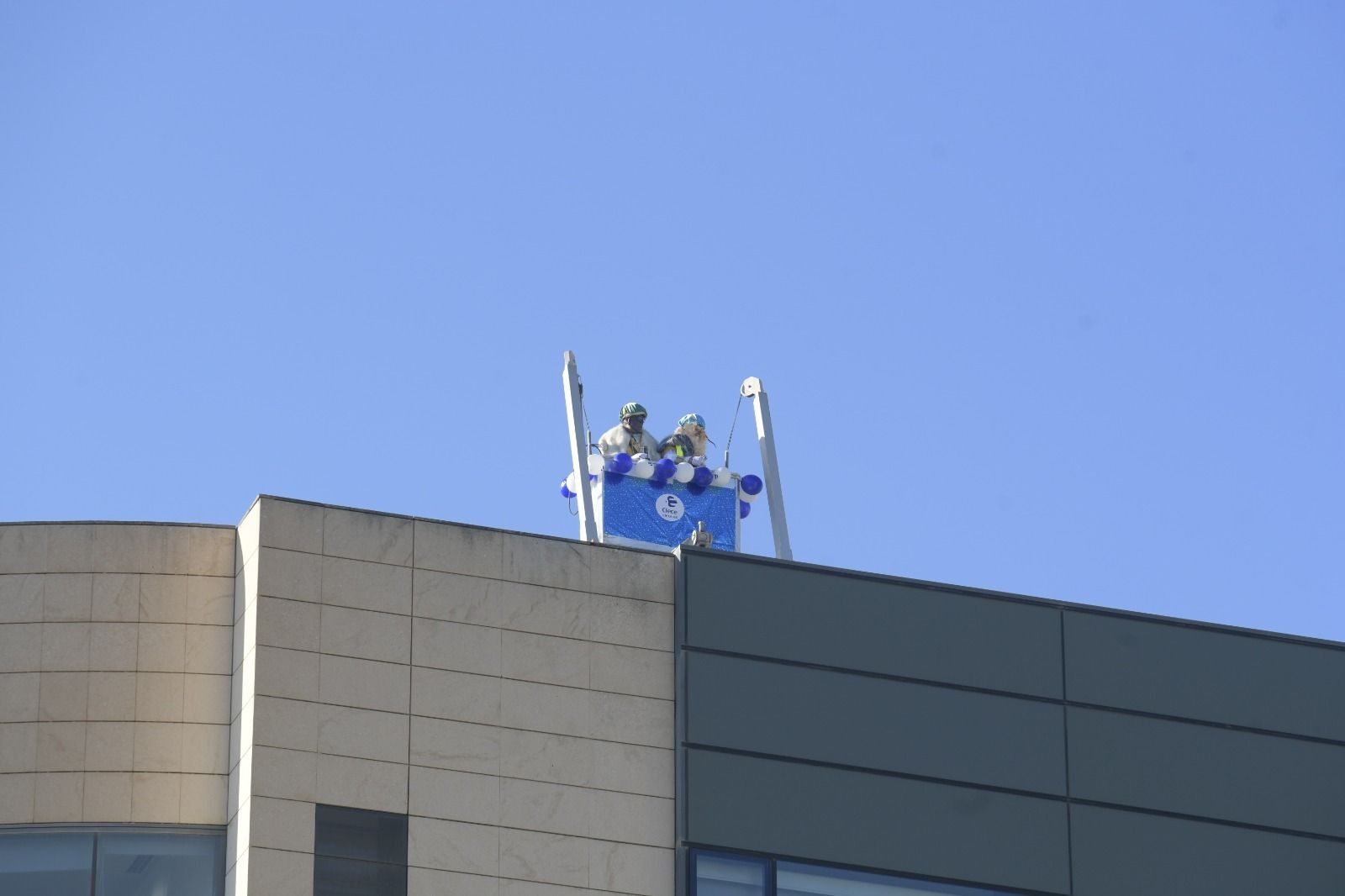 Así ha sido la visita de los Reyes Magos a los niños hospitalizados en el Hospital San Cecilio de Granada