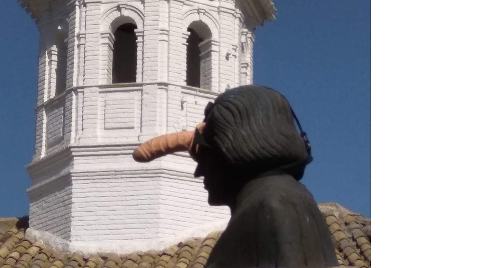 Colón, con un pene en la frente.