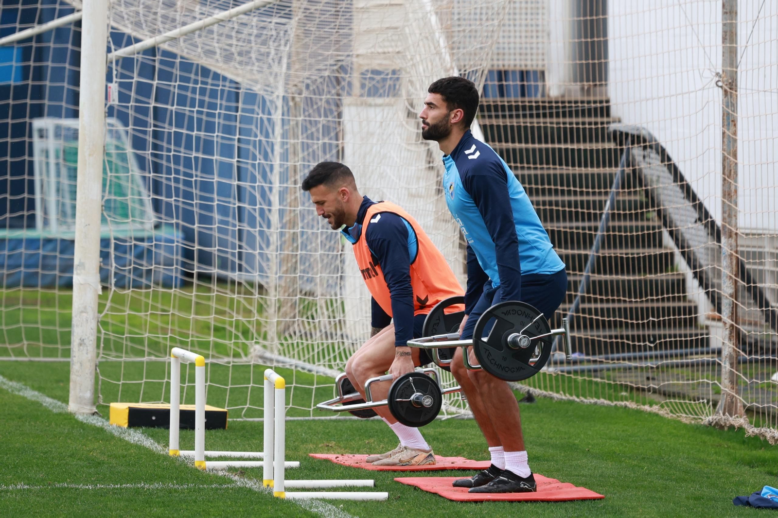 Ramón Enríquez: El capitán reaparece en muletas y sonriente
