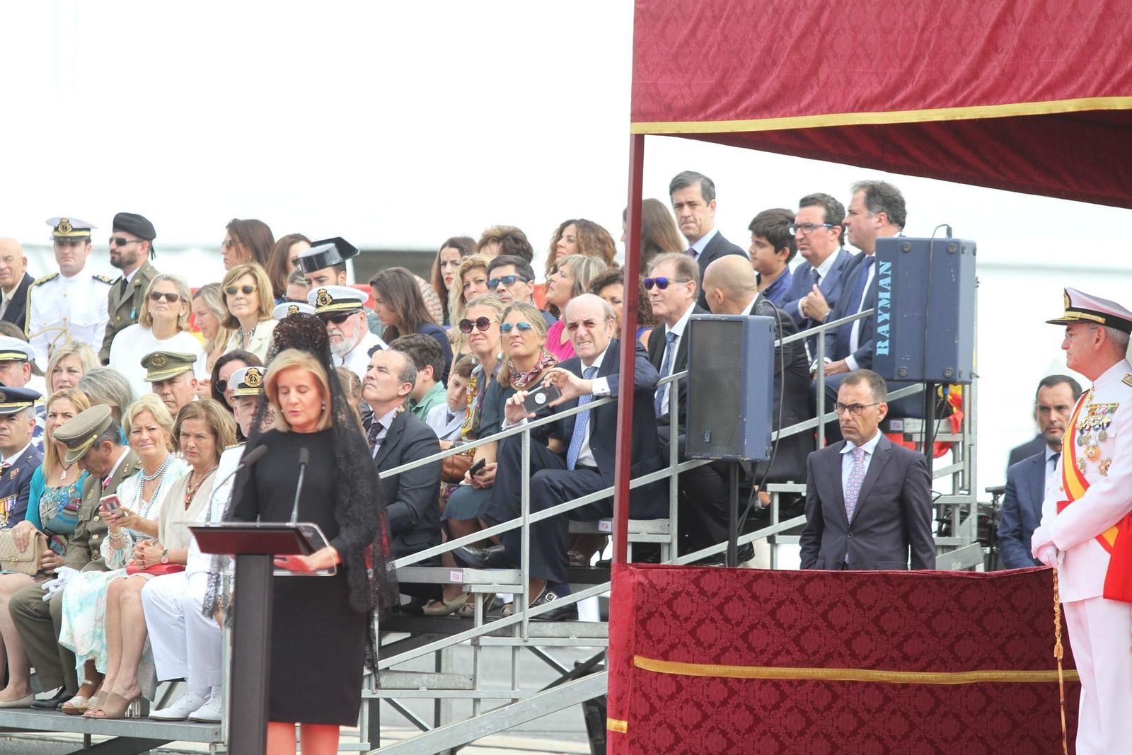 Entrega de la bandera de combate a la fragata Cristobal Colón