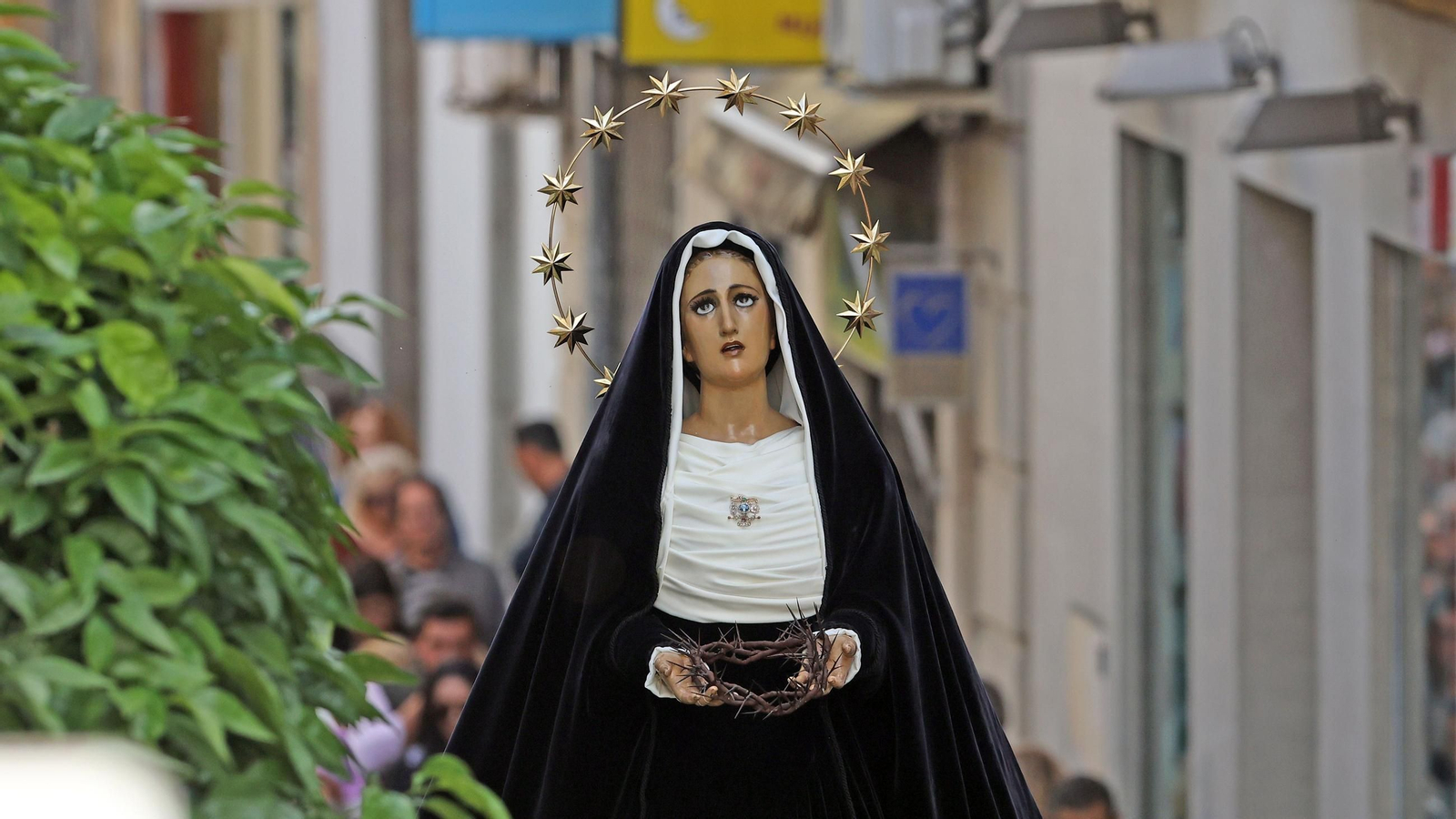 Imágenes de la Hermandad de Amor y Sacrificio en el Lunes Santo de Jerez 2025