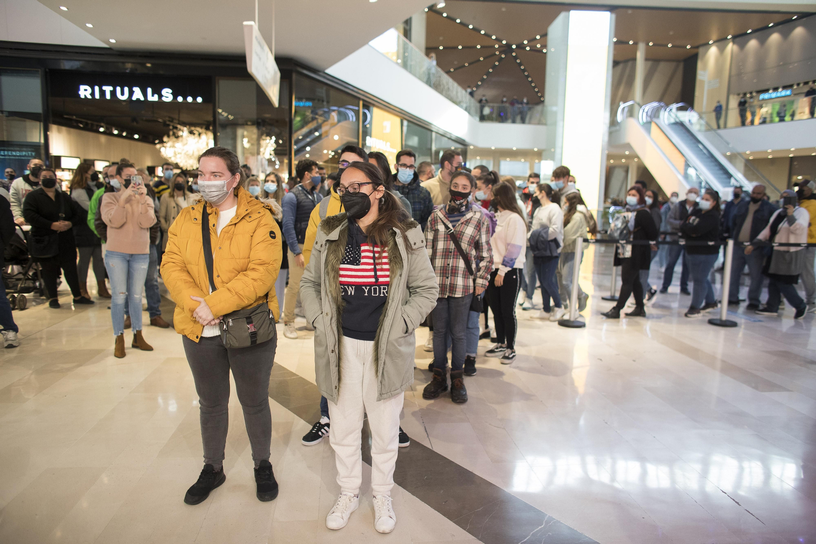 Así ha sido la apertura de AliExpress Plaza en el Centro Comercial Lagoh de Sevilla