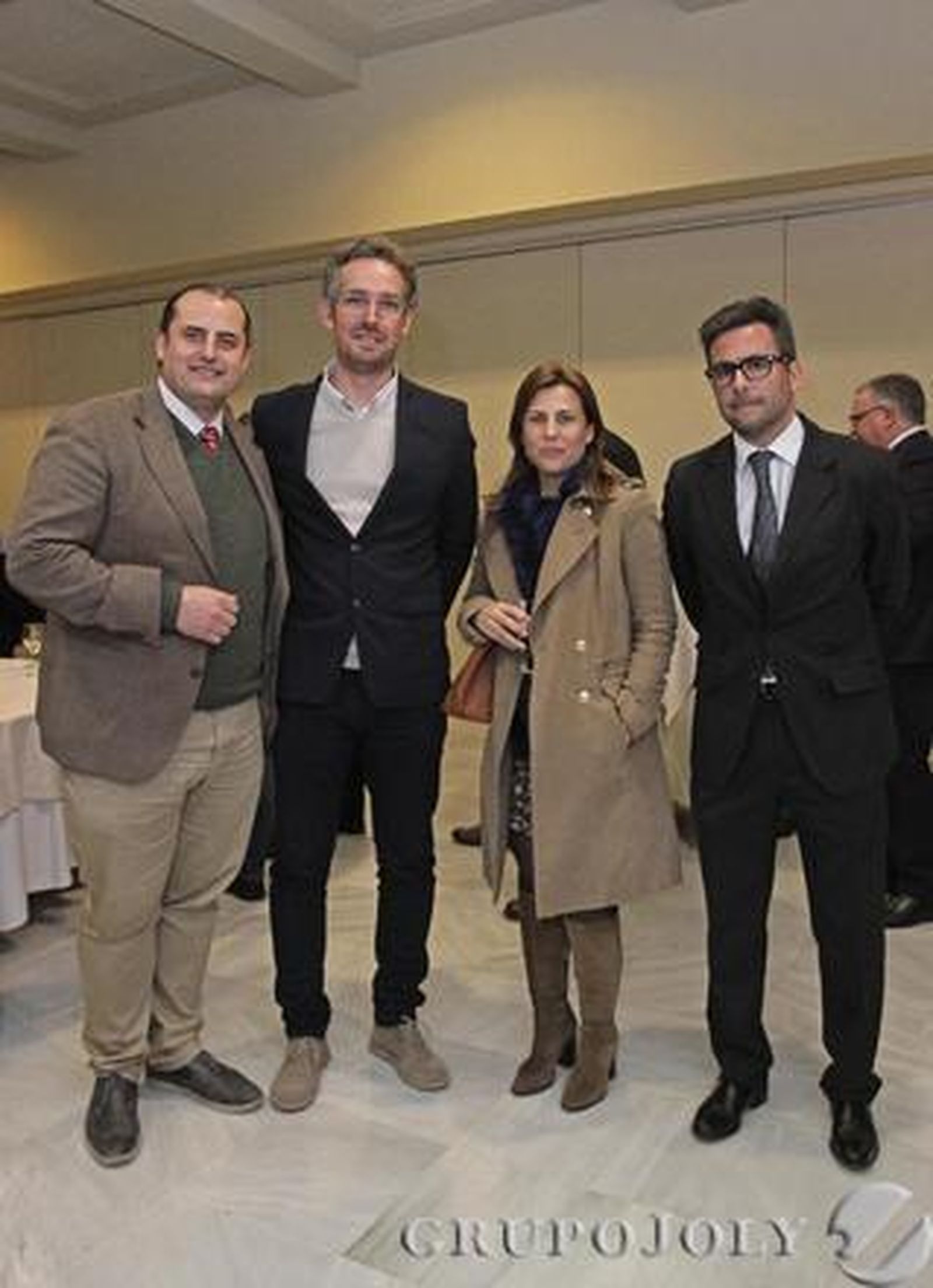 Camilo Lara (Zona Franca de Cádiz), Miguel Hormigo(Transbull), Bernardina Rey (Bernardino Abad) y Nicolás Martínez (APBA), durante el cóctel. 

Foto: Erasmo Fenoy