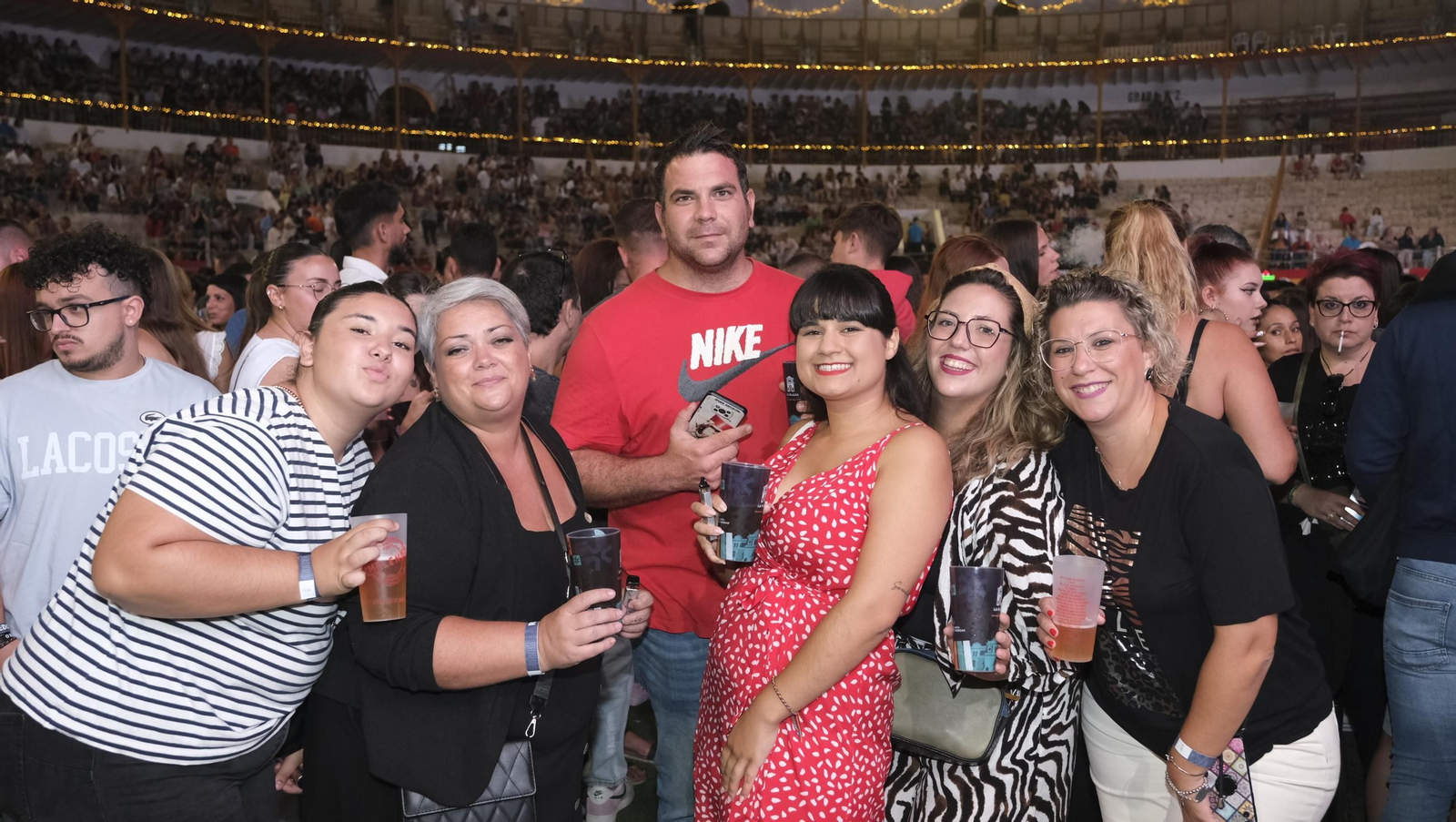 El concierto de Melendi llena de fans la Plaza de Toros de Almería, en imágenes