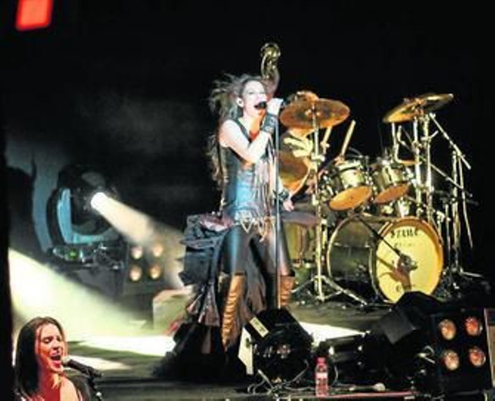 Malú durante su actuación el viernes en Almería.
