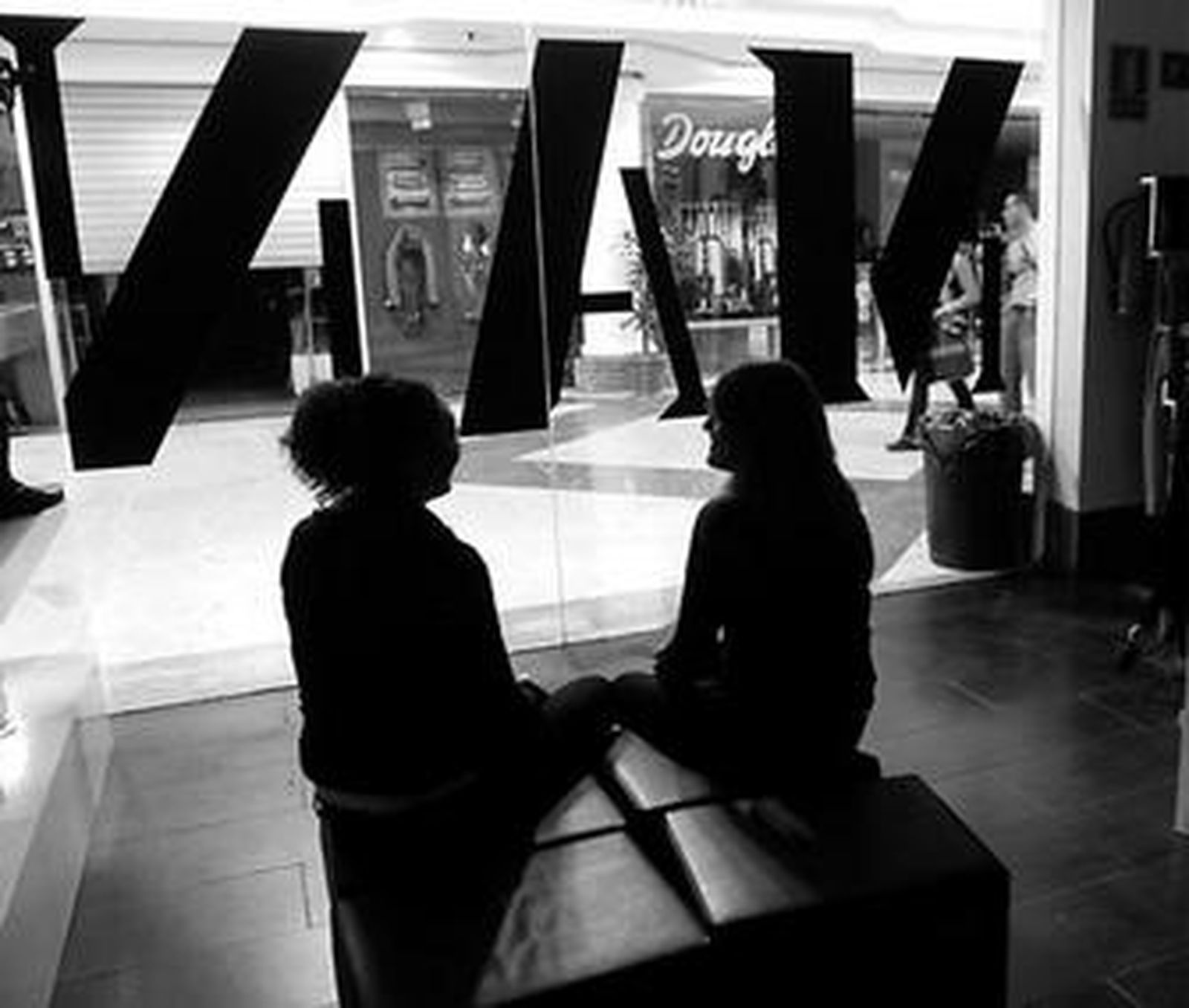 Sin luz en la mayoría de los establecimientos, que cerraron sus puertas.