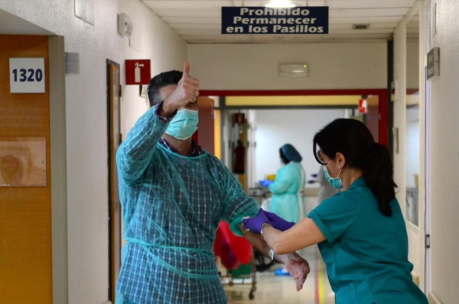 El día a día de las Unidades Covid de hospitalización del Reina Sofía, captado por sus profesionales