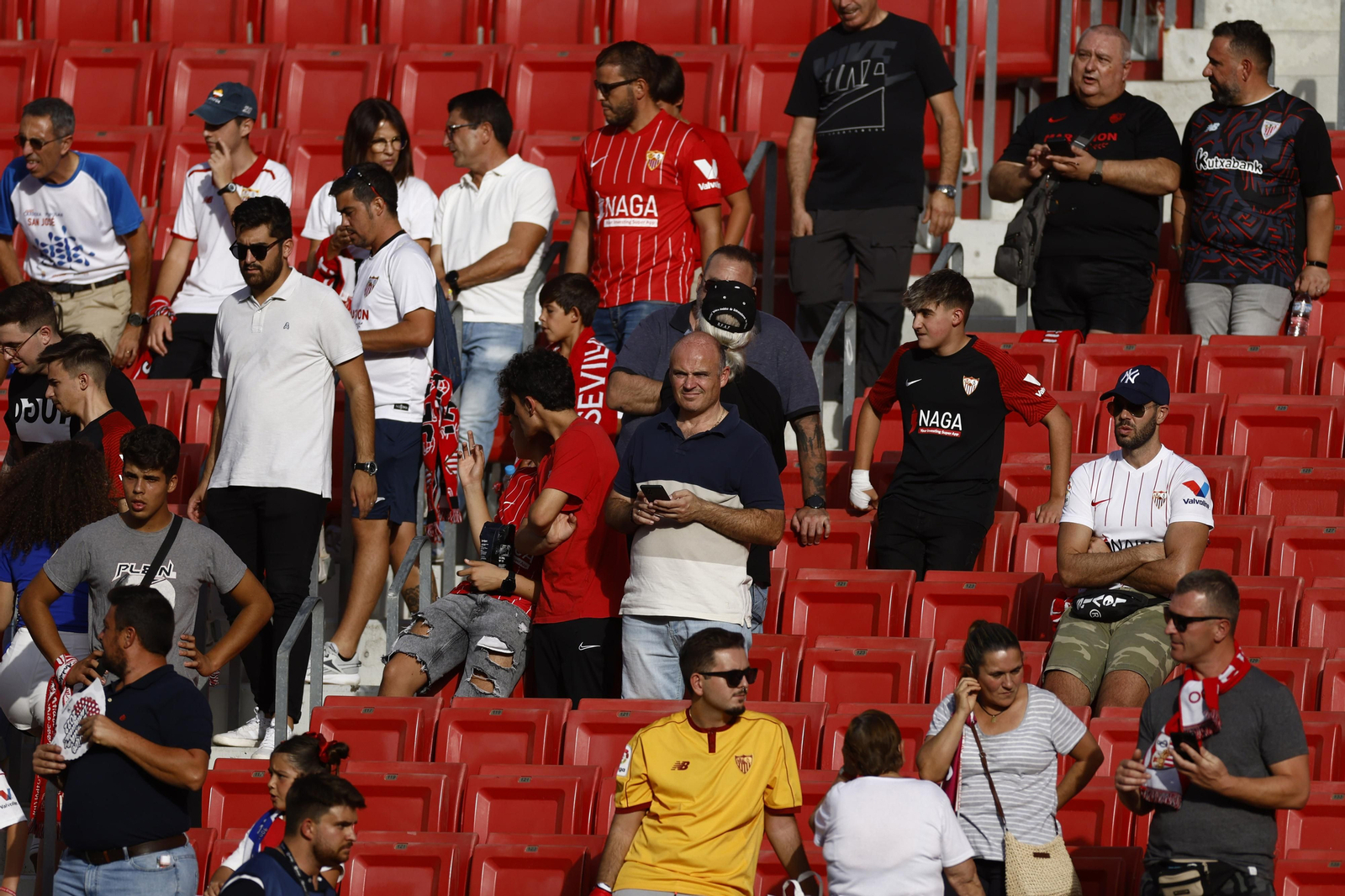 Búscate en las fotos del Sevilla-Athletic