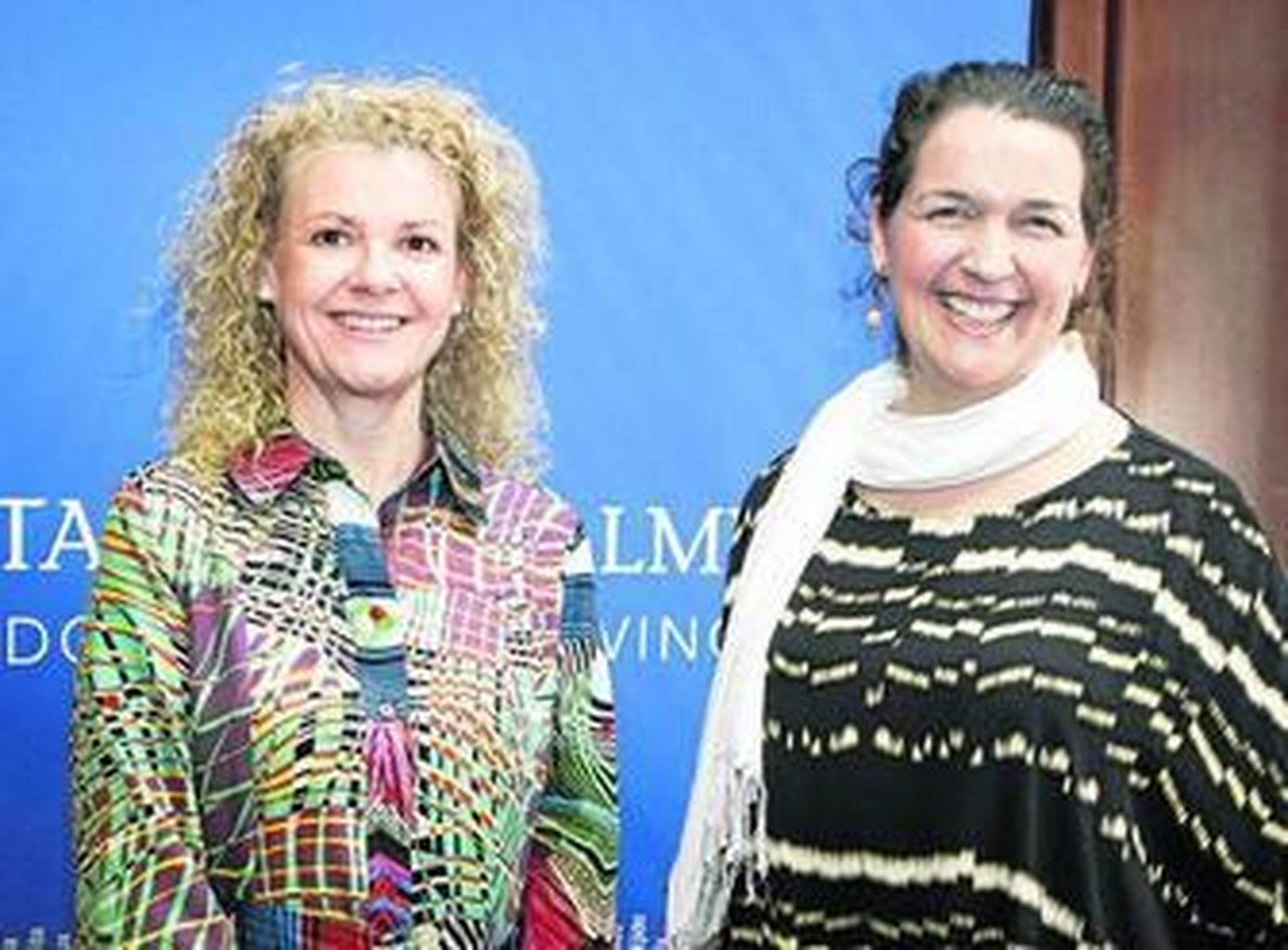 La alcaldesa de Pechina, María Ángeles Morales, y la diputada de Bienestar Social, Almudena Valentín.