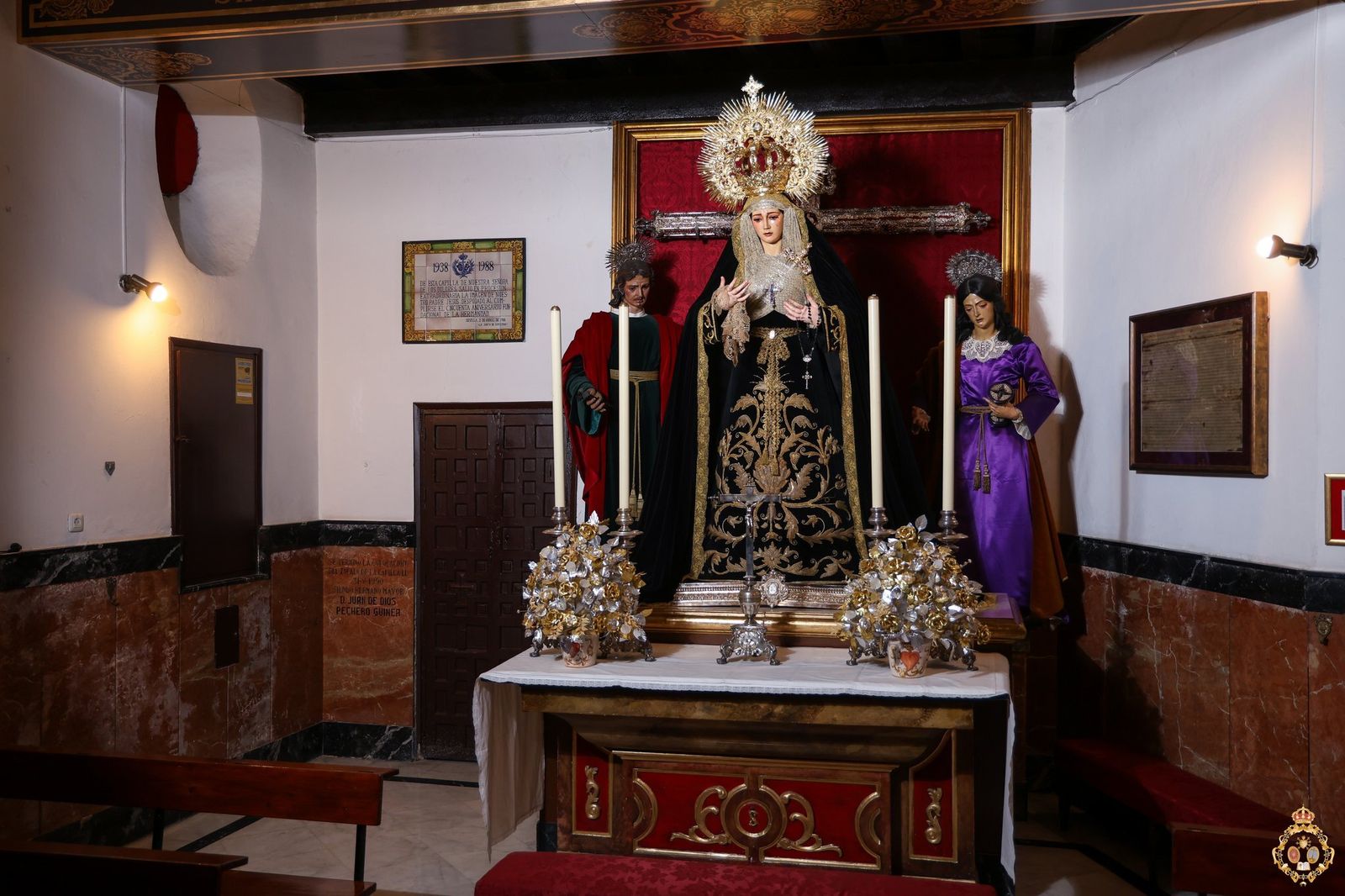 La Virgen recibe culto junto a San Juan Evangelista y María Magdalena