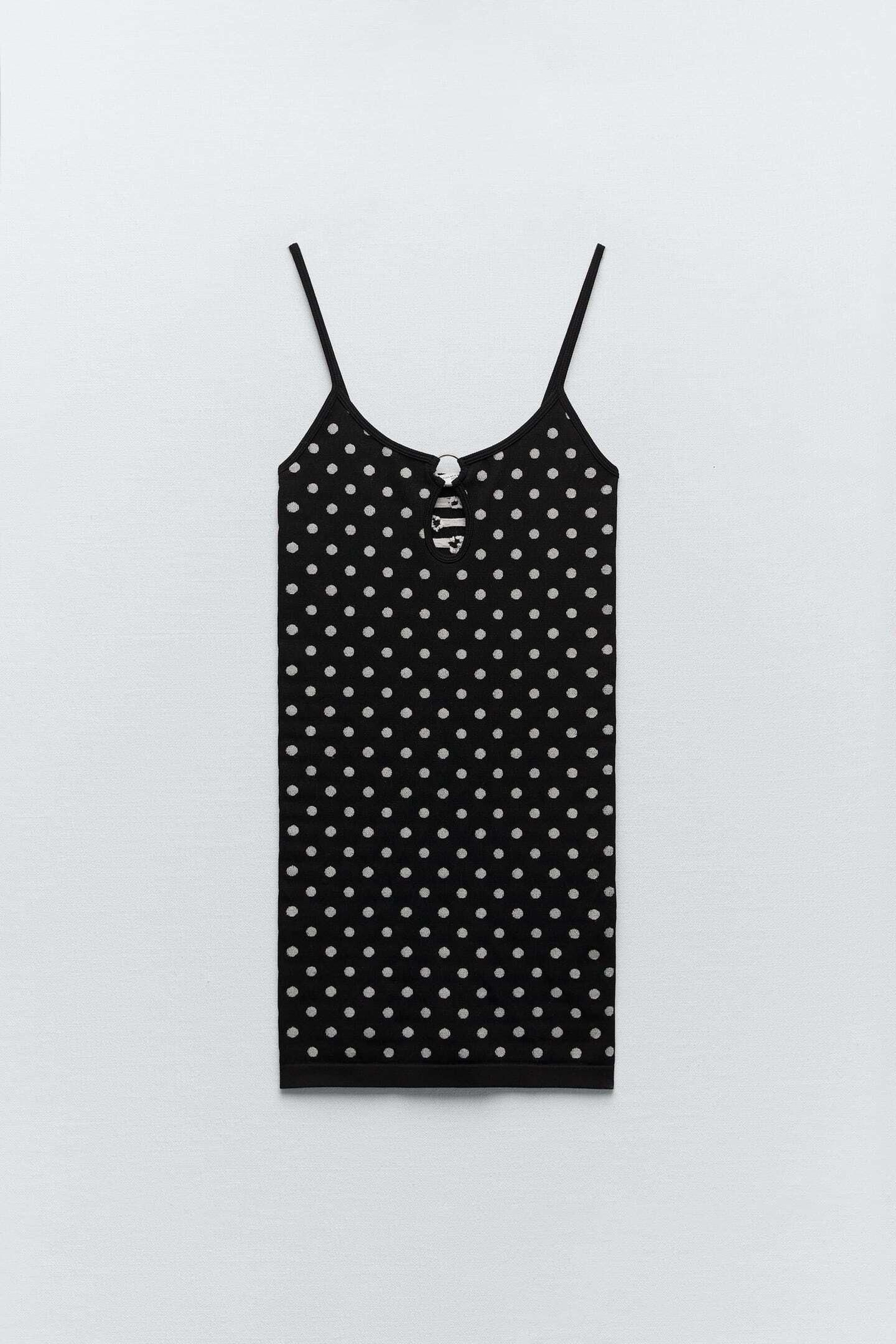 Vestido de lunares de las rebajas de Zara.