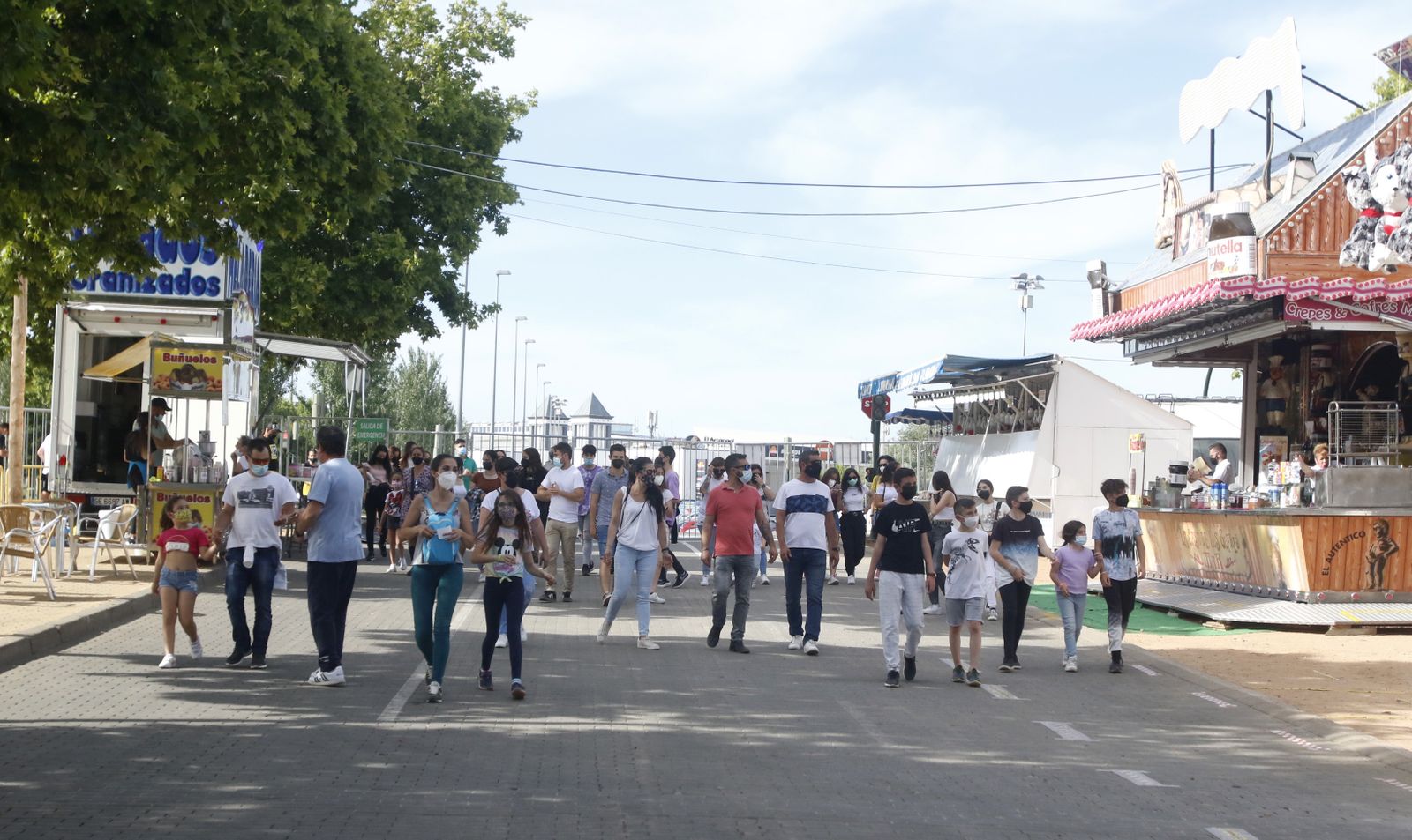 Primera jornada en el parque de atracciones de El Arenal, en imágenes