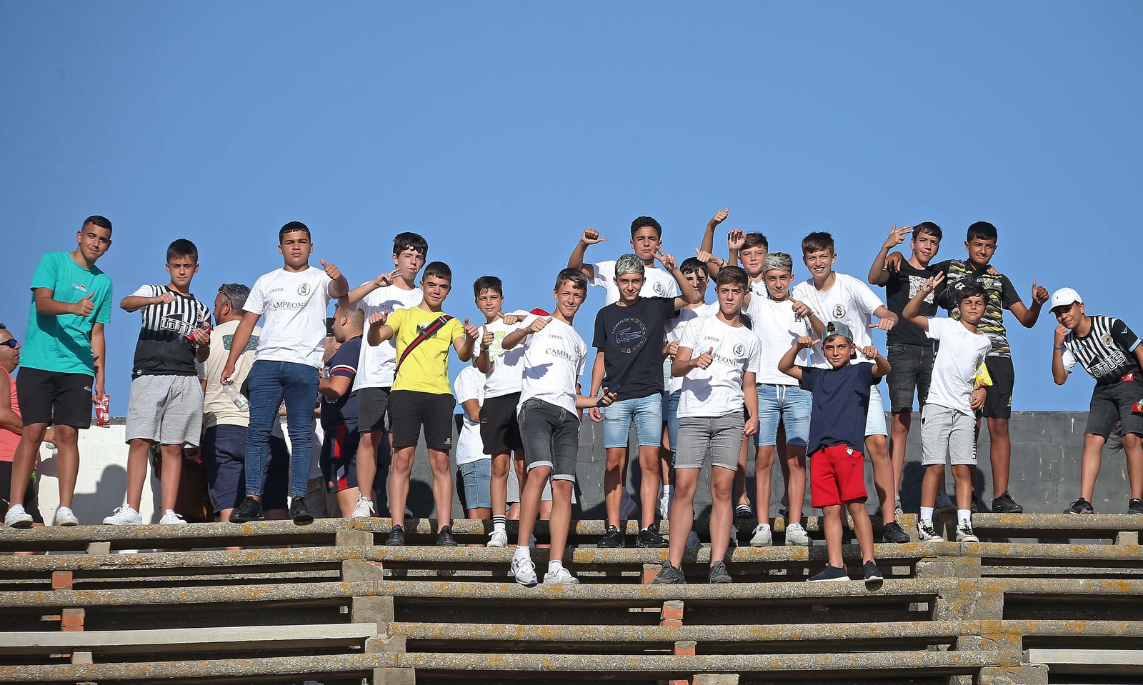 Fotos de la afición durante el Balona - Córdoba en el estadio municipal de La Línea