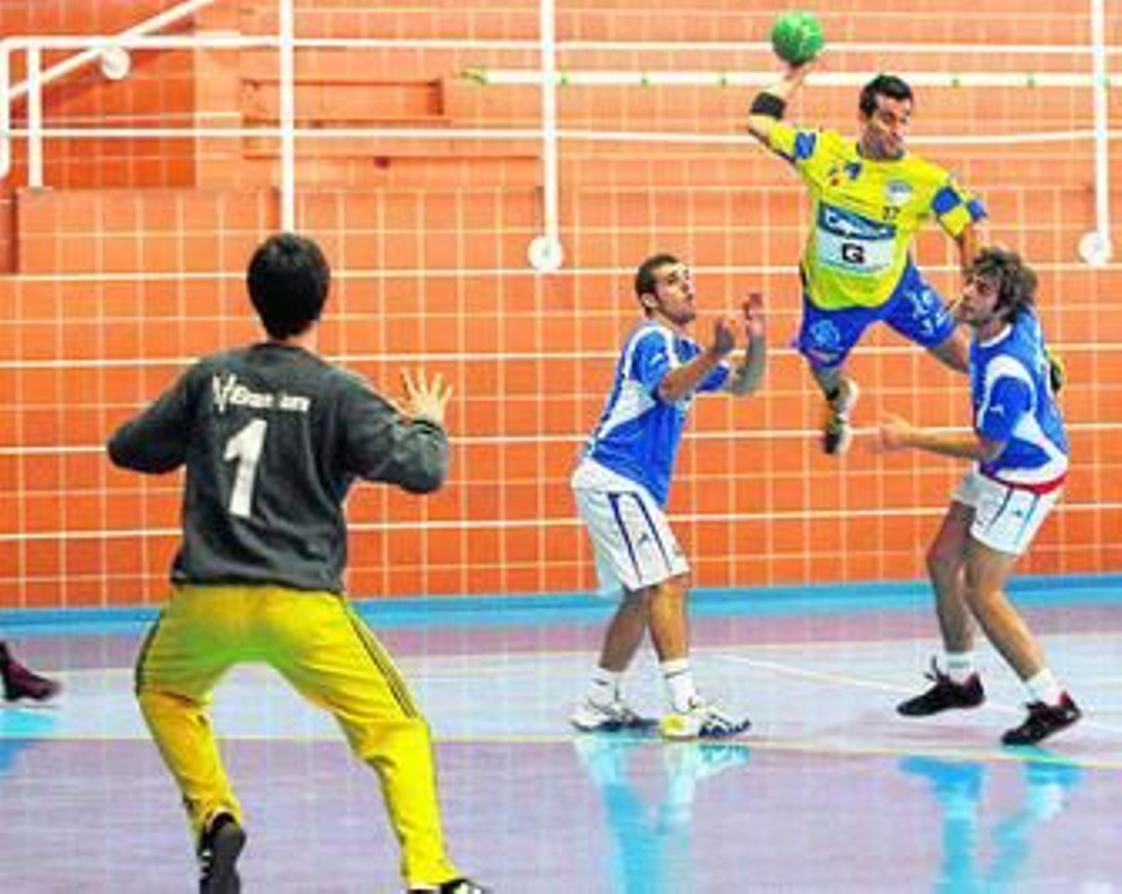 El conjunto moguereño quiere superar a un rival directo para asentarse en la zona alta de la tabla.