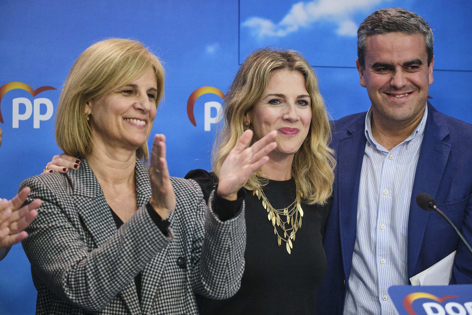 María José García-Pelayo, a la izquierda, diputada nacional del PP.