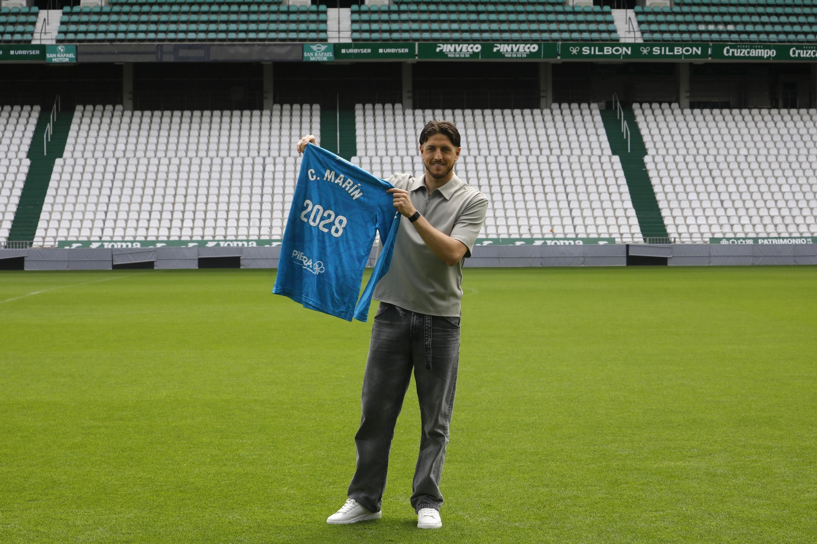 La presentación de la ampliación de contrato de Carlos Marín con el Córdoba CF, en imágenes