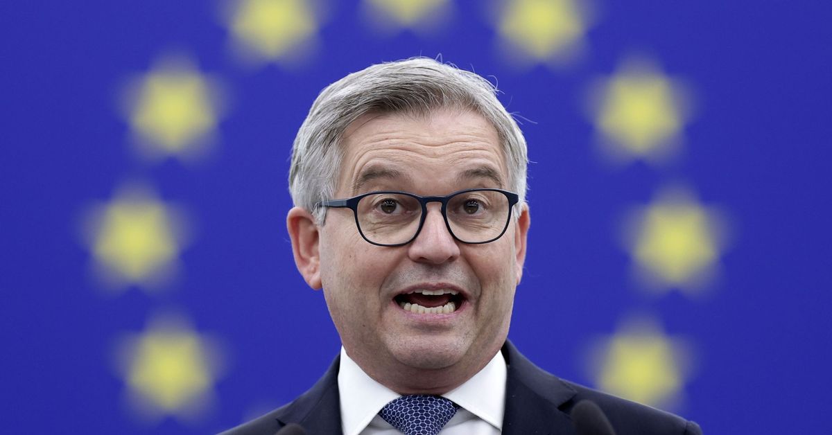 La Comisión Europea avisa a España de que "un permiso de residencia no es un cheque en blanco"