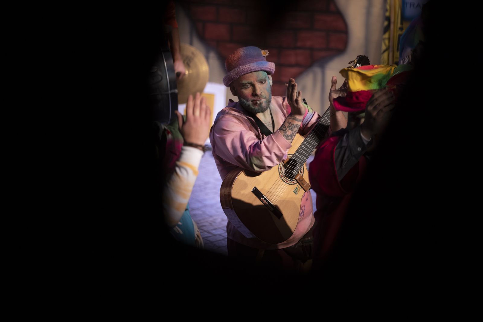 Imágenes de la actuación de la comparsa de Huelva "Los garrapatas" en el Carnaval Colombino