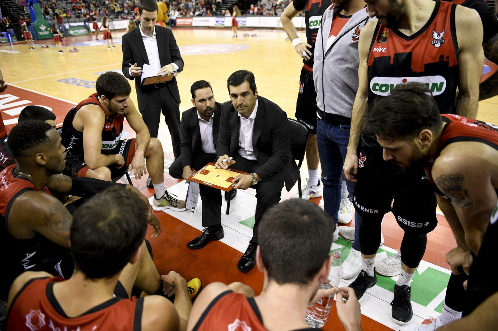Pablo Pin, en un tiempo muerto en el partido ante el Valladolid