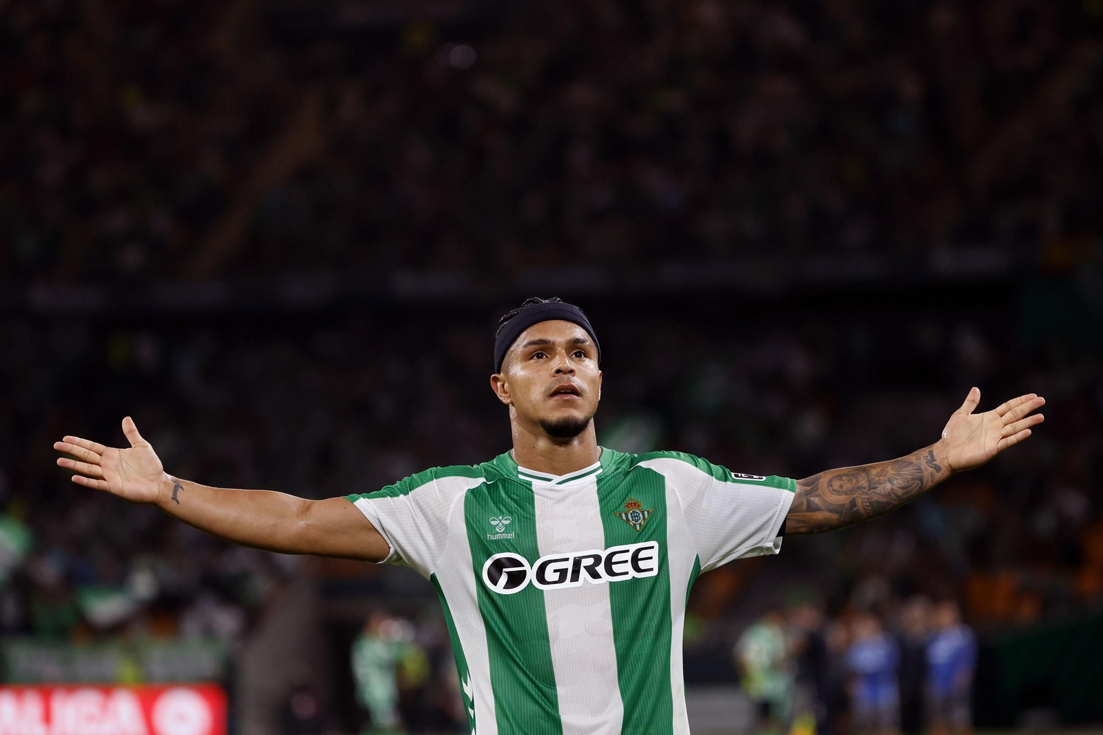 El Cucho Hernández celebra su gol a Osasuna en el encuentro disputado recientemente en el Estadio La Cartuja.
