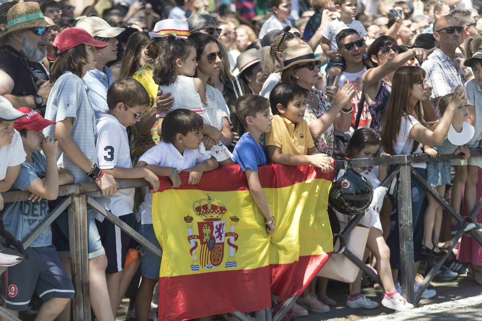 Las imágenes del desfile del Día de las Fuerzas Armadas en Sevilla