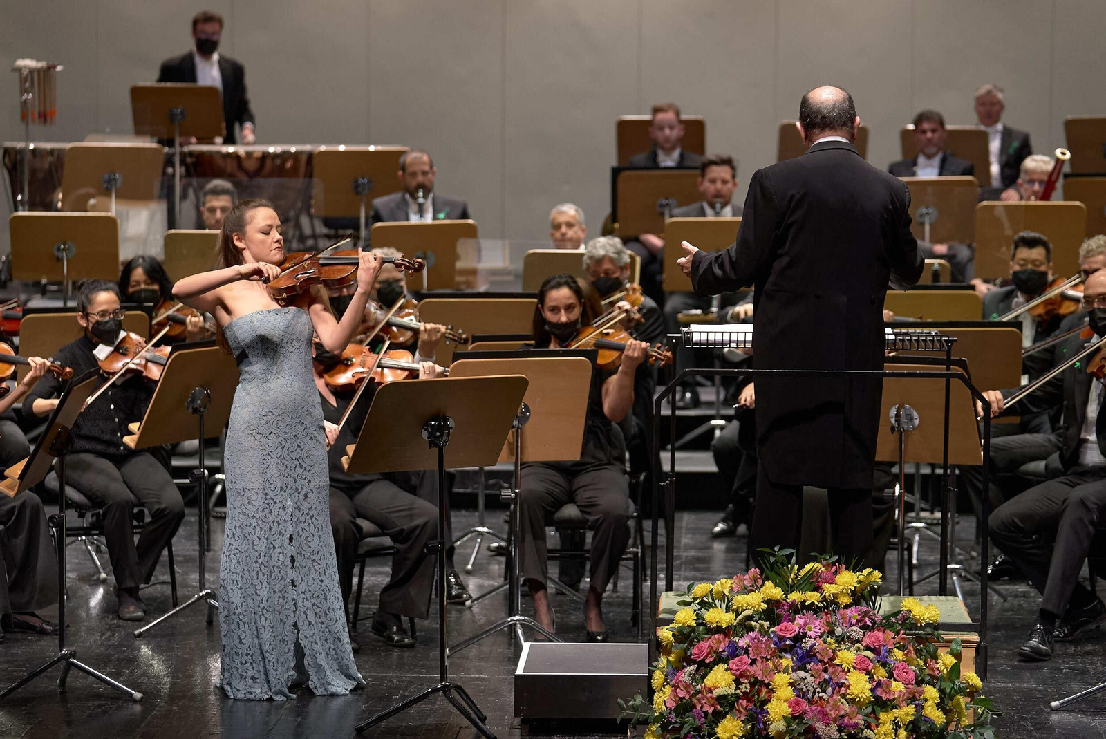 La moldava Alexandra Conunova con la ROSS y Marc Soustrot en el Maestranza.