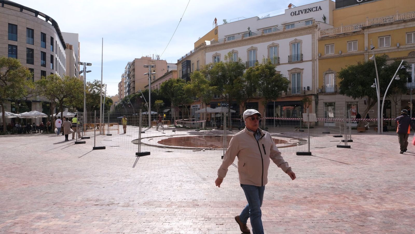 Obras en Puerta Purchena con la reconfiguración de la fuente.