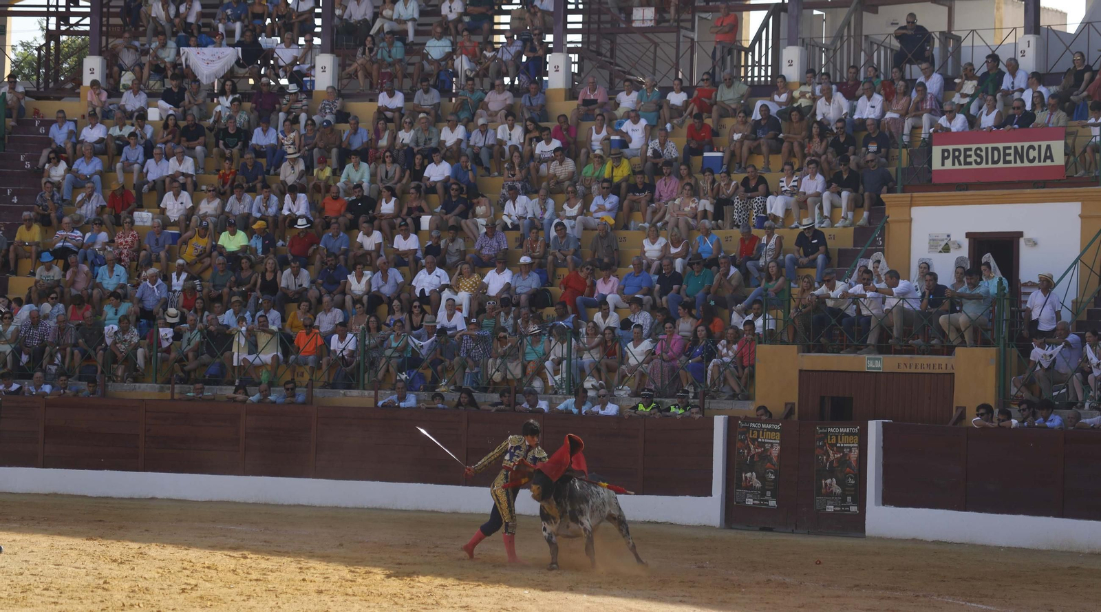 Las fotos de la primera semifinal del ciclo de novilladas de las Escuelas de Tauromaquia de Andalucía en La Línea