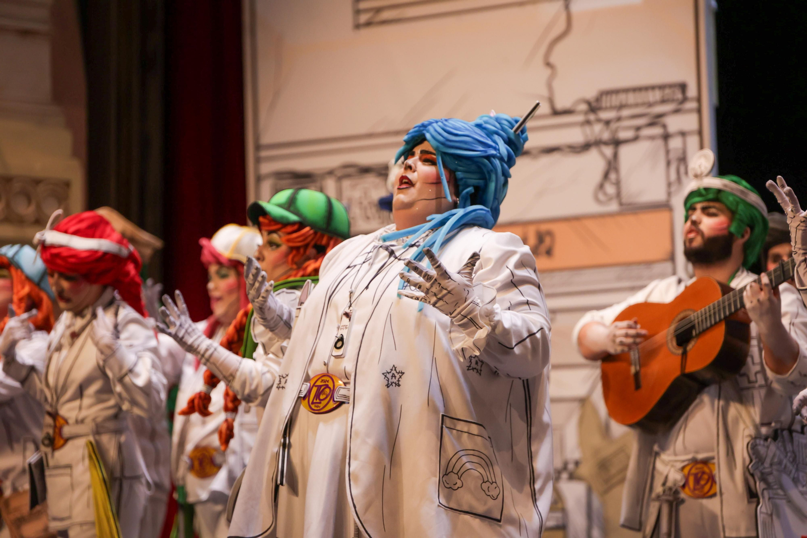 Imágenes de la actuación de la comparsa de Huelva "La Tinta Obrera" en las semifinales del Carnaval Colombino