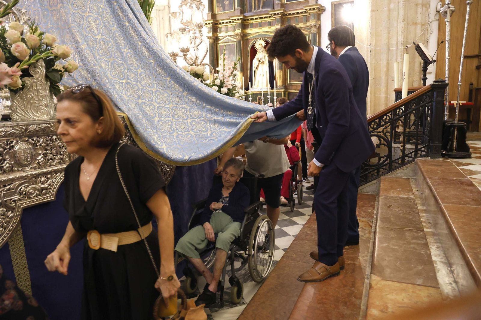 Las fotos del paso bajo el manto de la Virgen de la Luz de Tarifa