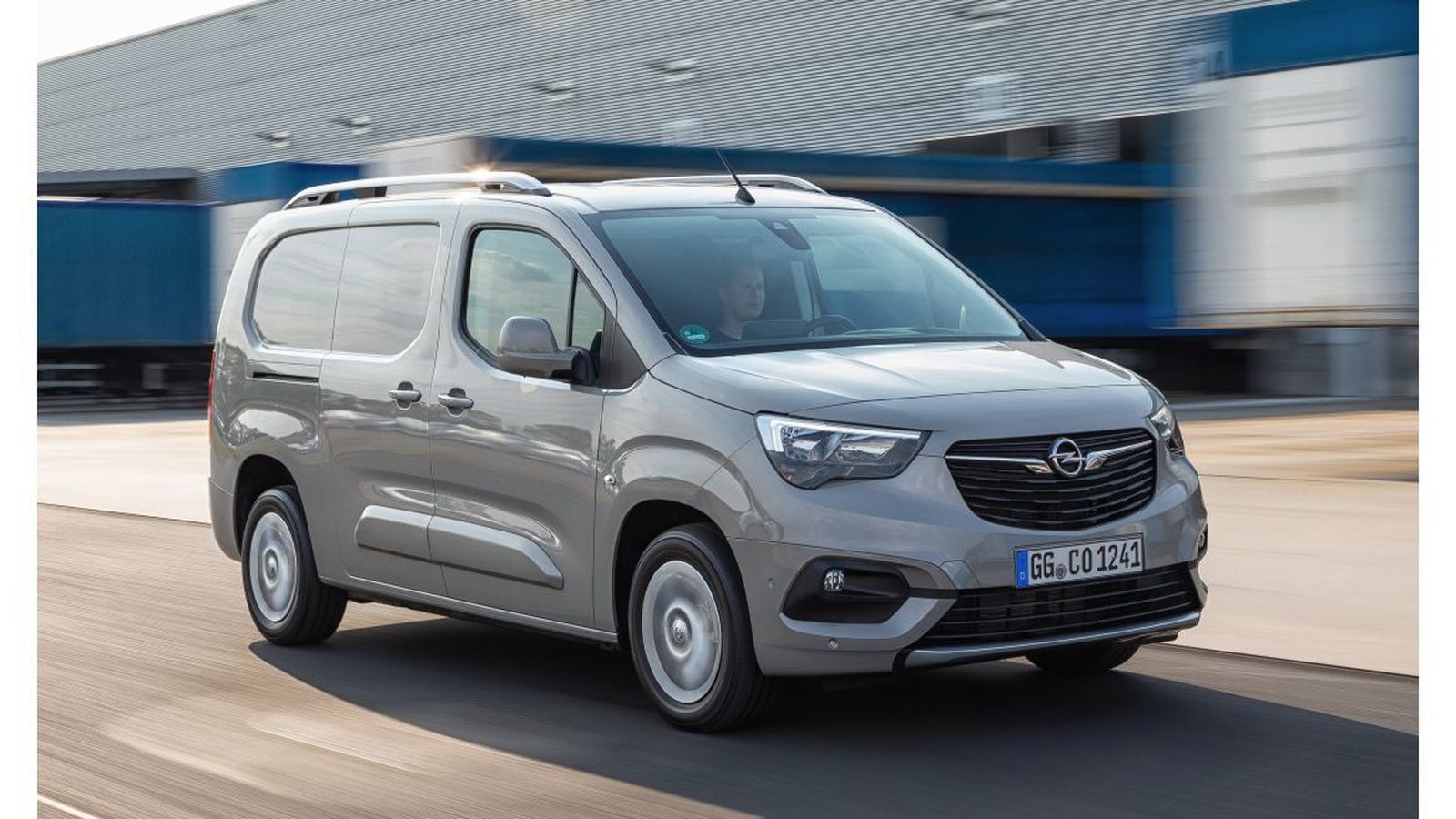 El Combo no sólo Opel comercializa dos tamaños, sino que también con el mismo nombre identifica a las versiones de carga o de pasajeros, éstas con el apellido Life.