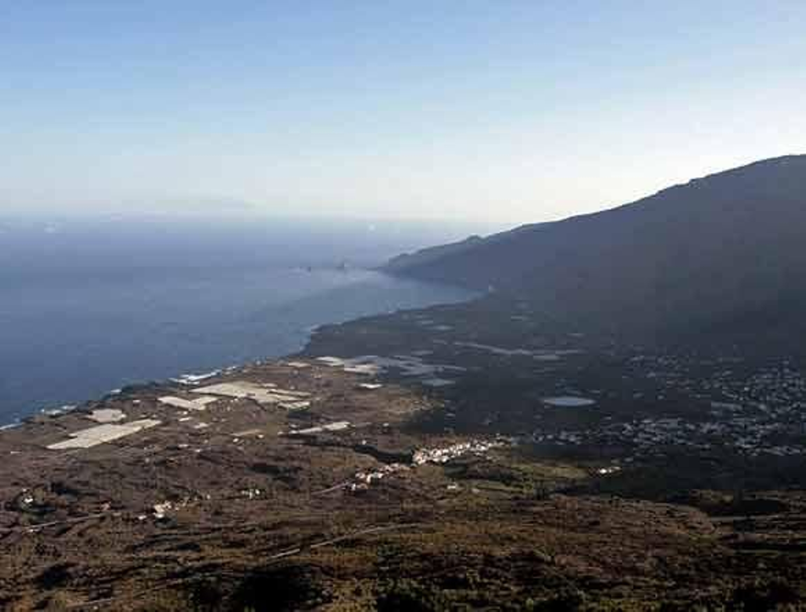 Detectan una erupción submarina en El Hierro