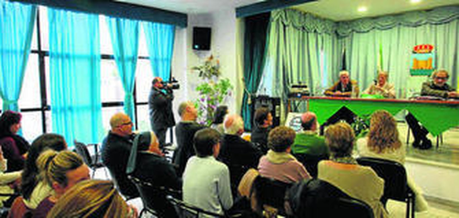 Francisco Mena; la presidenta de Despierta, Isabel Martínez; y José Chamizo, en el acto de ayer.
