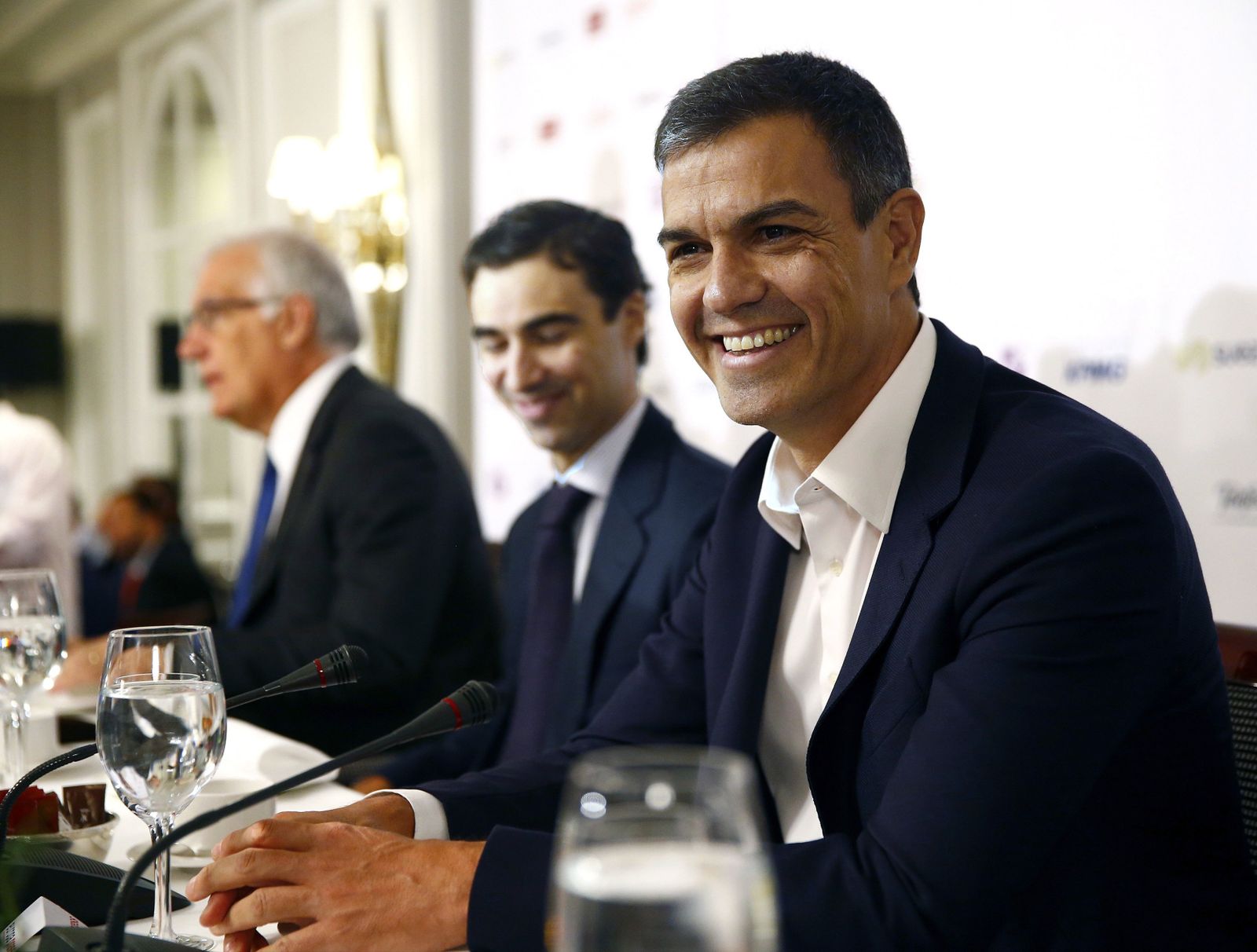 Pedro Sánchez, antes de su intervención en un desayuno informativo.