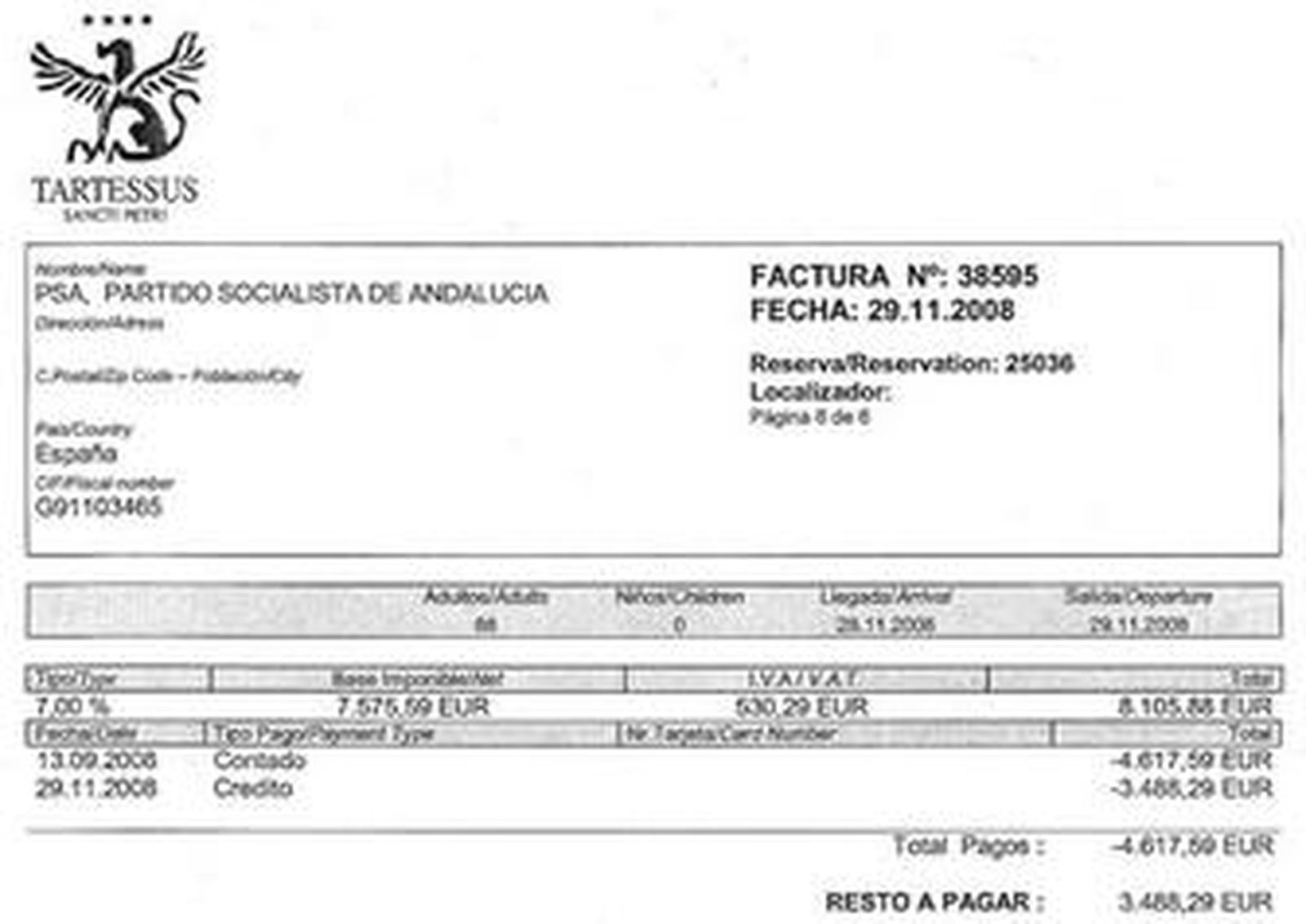 Arriba, la factura emitida por el hotel Tartessus tras el congreso del PSA. Abajo, la factura en la que se liquida lo pendiente. El pagador figura arriba a la izquierda: incluye el nombre del PSOE y la dirección de su sede en Chiclana.