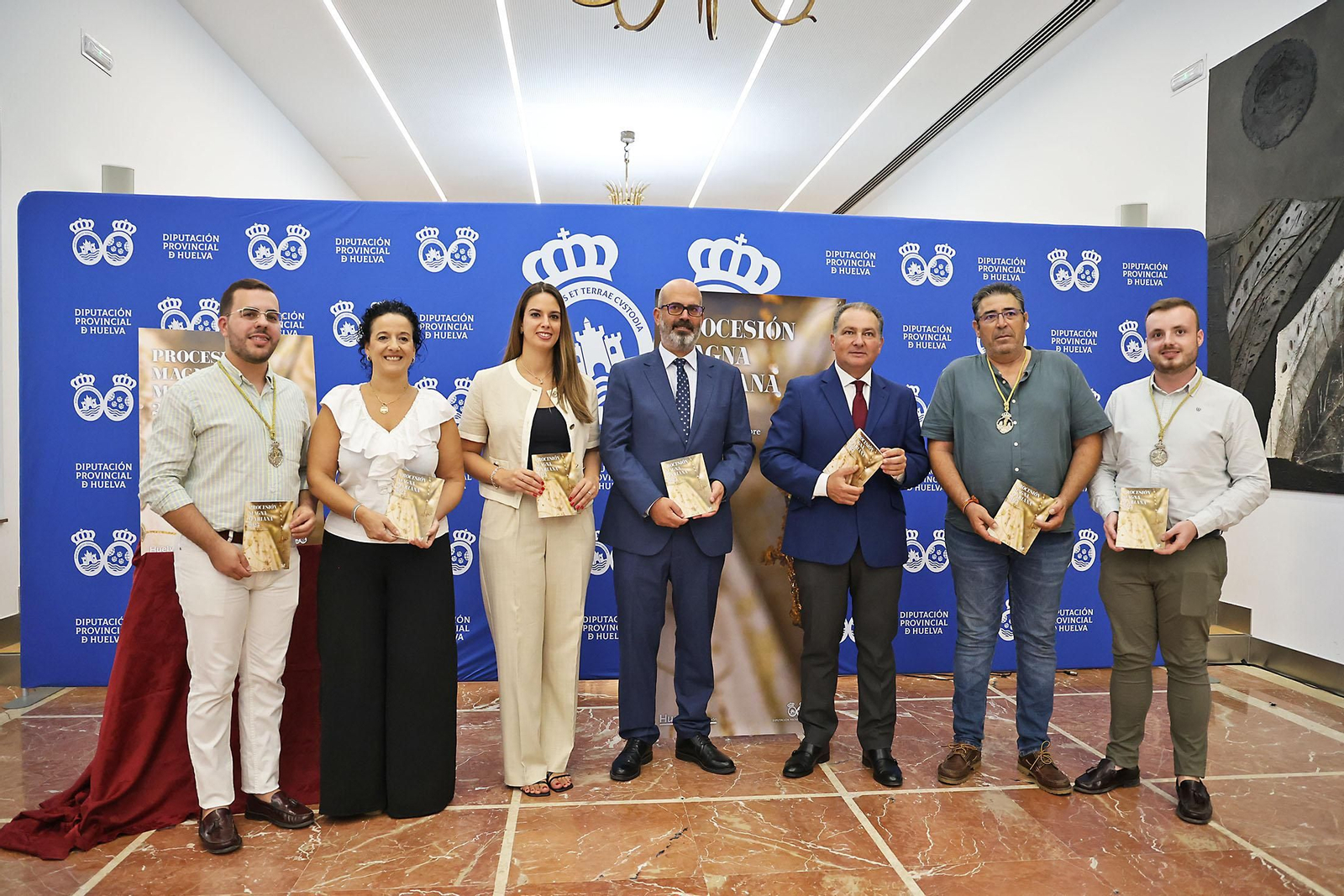 Imágenes de presentación de la guía de la Procesión Magna Mariana 2025 de Huelva Información