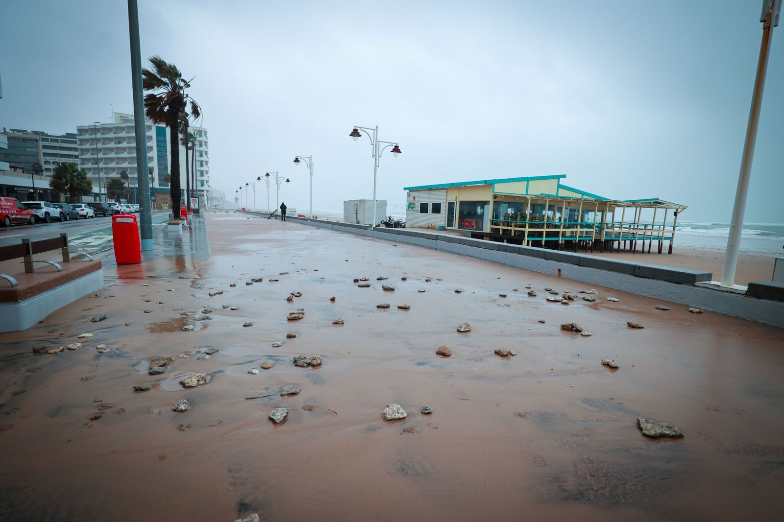 Imágenes de los principales destrozos provocados por la borrasca Leonardo en Cádiz