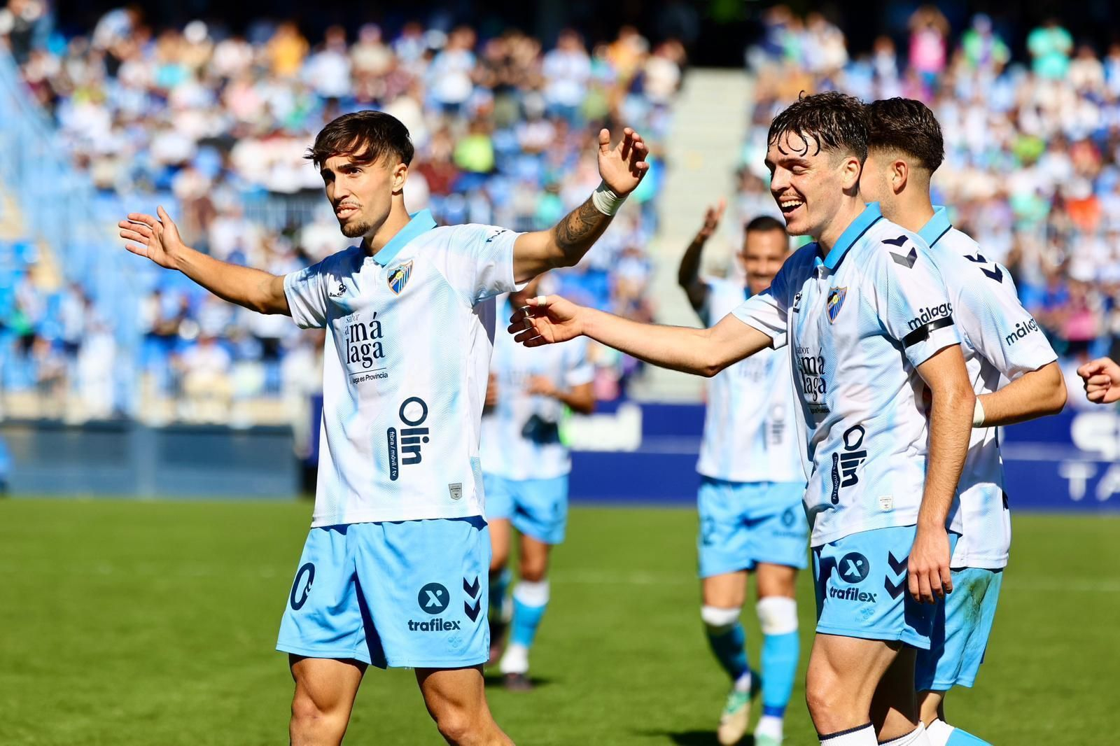 Larrubia celebra el tercer gol. Larrubia celebra el tercer gol.
