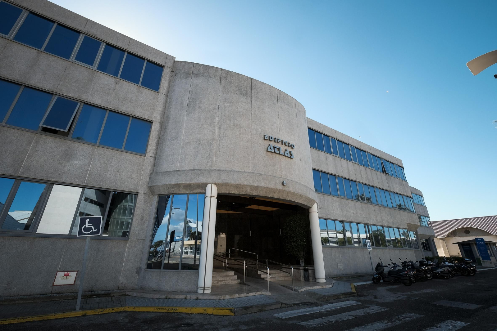 El edificio Atlas en la Zona Franca de Cádiz.