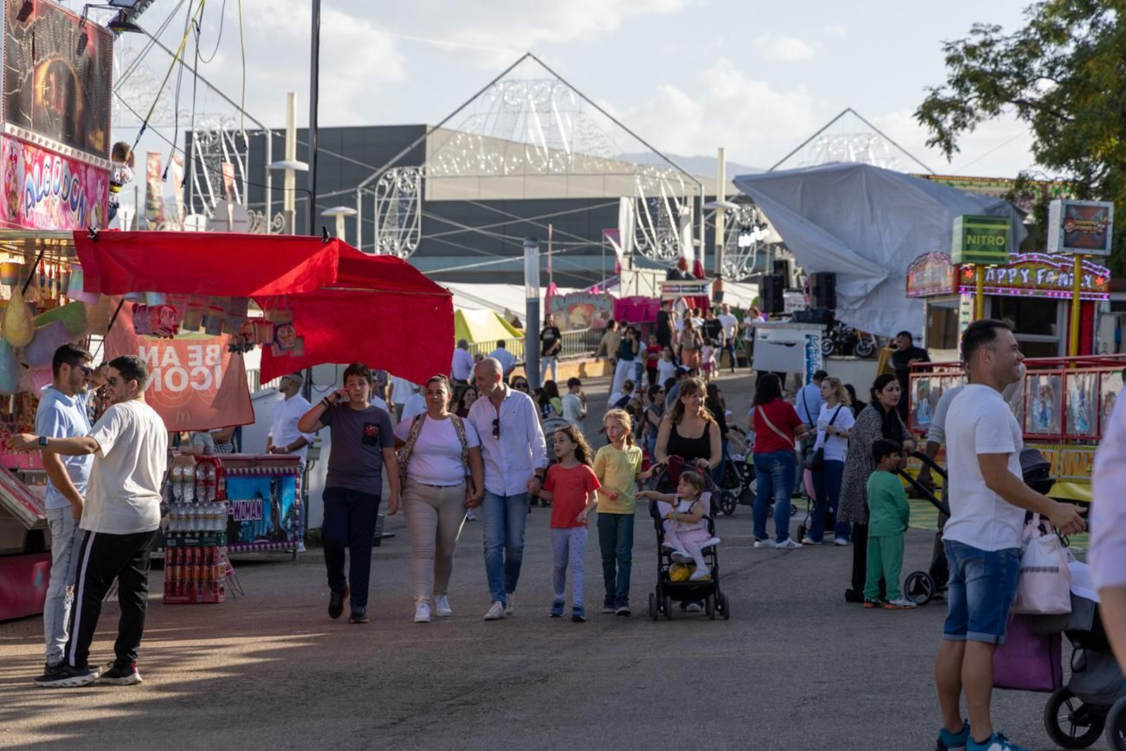 Cientos de jiennenses acudieron a su cita con los "cacharricos"
