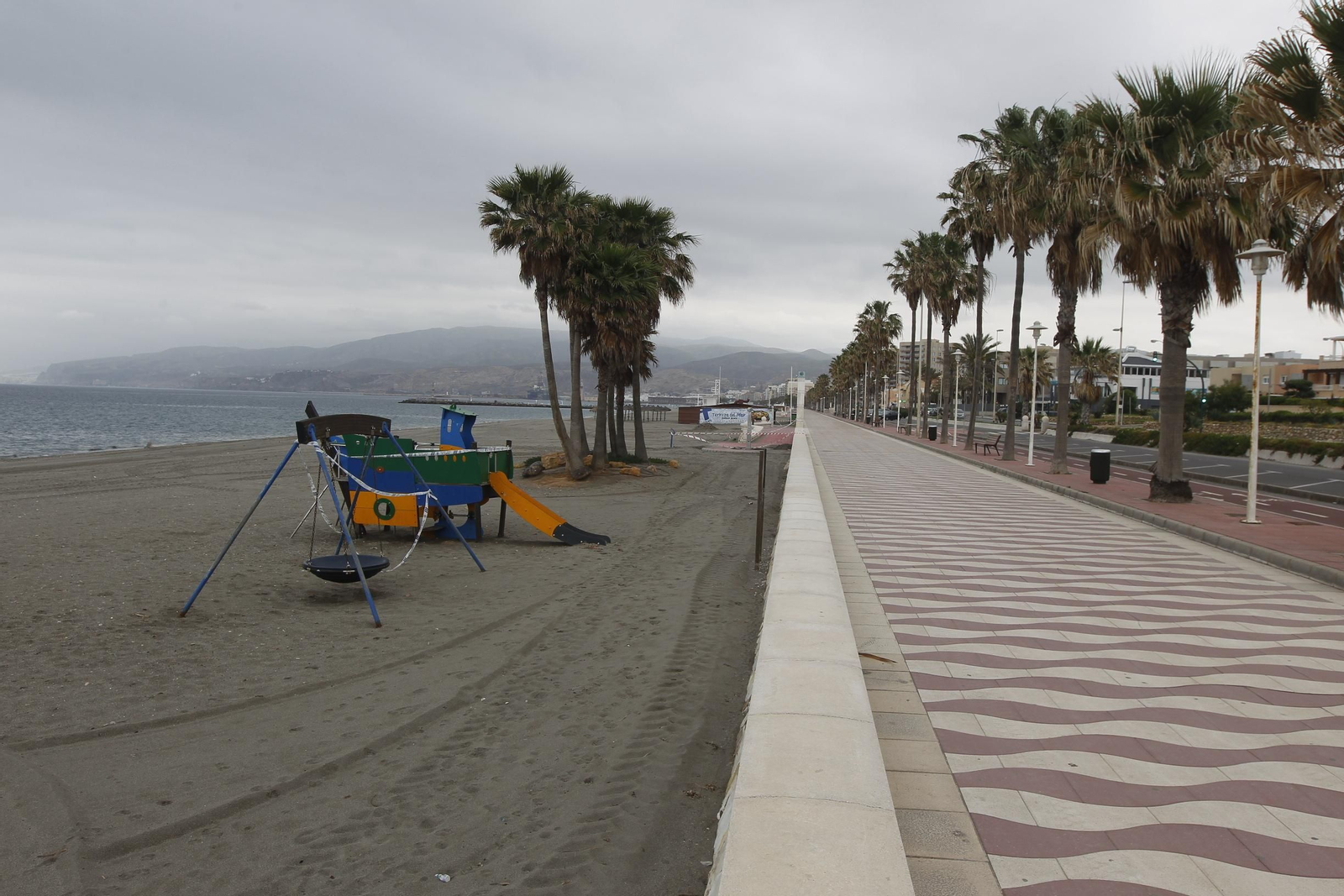Fotogalería 'Almería, desierta en sábado'. Coronavirus-COVID-19