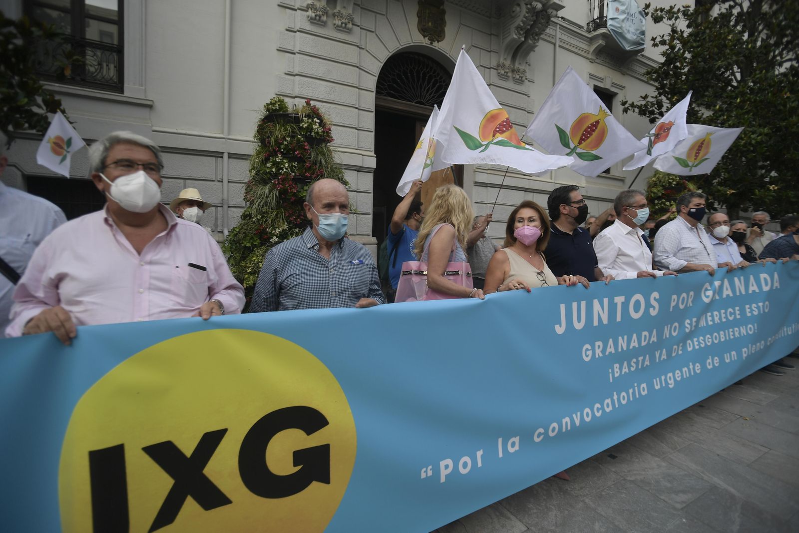 La concentración para pedir un nuevo gobierno municipal en Granada, en imágenes