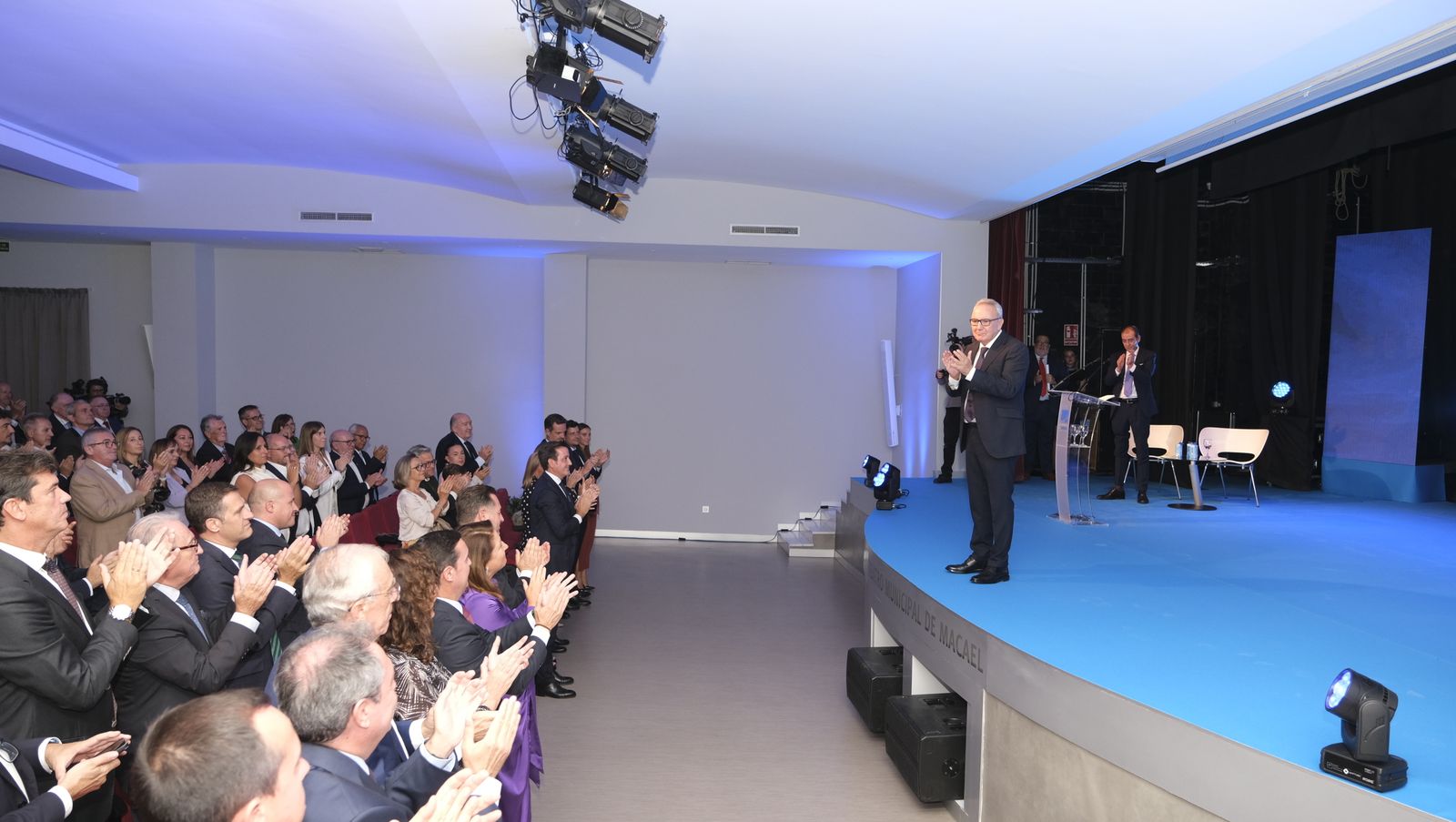 Imágenes del reconocimiento  como Presidente de Honor de la Asociación de Empresarios del Mármol, Francisco Martínez Cosentino