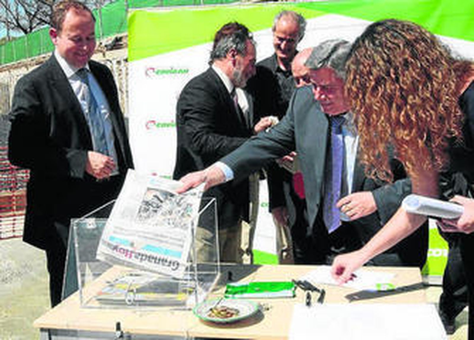 3. Representantes políticos, institucionales y empresariales participaron de forma activa en la 'ceremonia'. 5. La gran apuesta del centro es la Escuela de Formación.