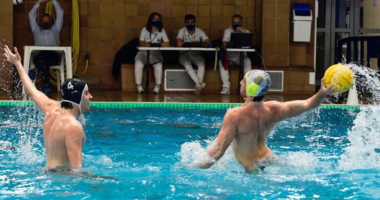 Alejandro Andújar Vergara dispara en el partido del CWS ante el CN Premiá.