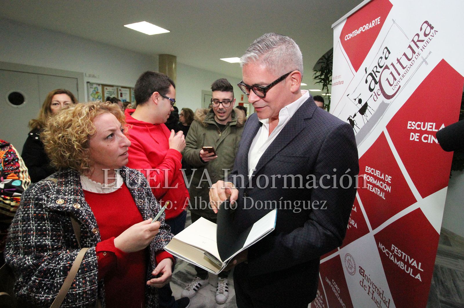 Boris Izaguirre presenta "Tiempo de Tormentas" en la Universidad de Huelva, en imágenes