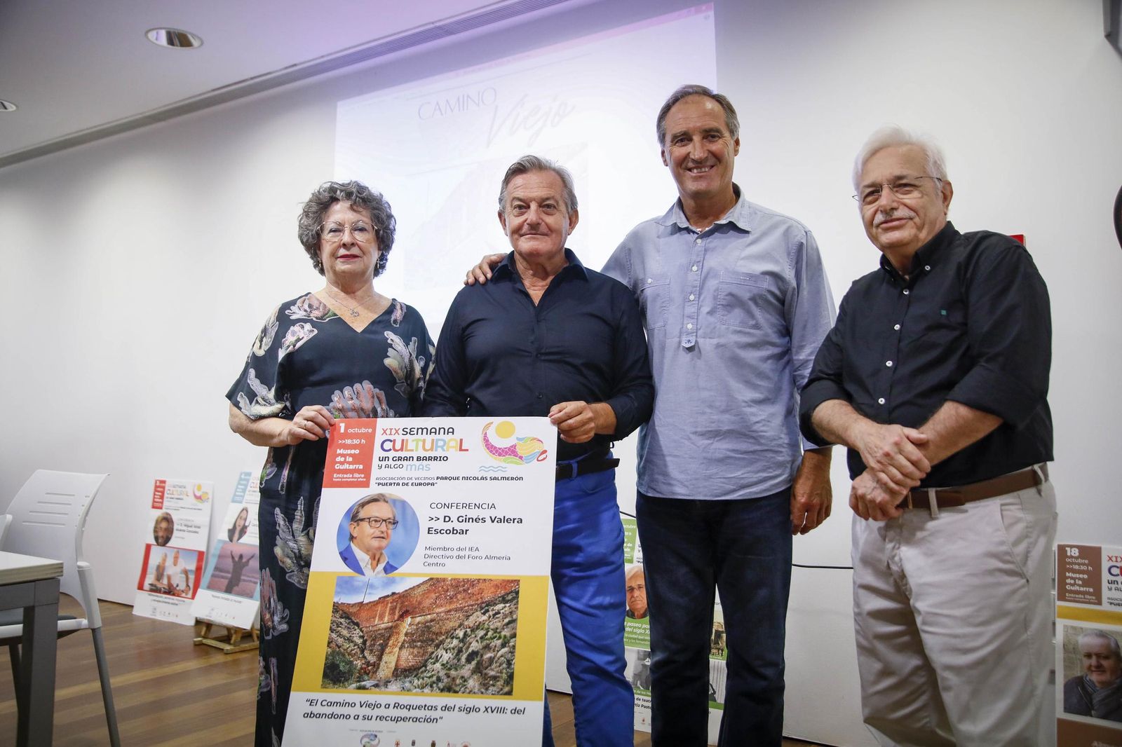 Las imágenes de la conferencia dentro de la "Semana Cultural Puerta Europa" de Ginés Valera en Almería