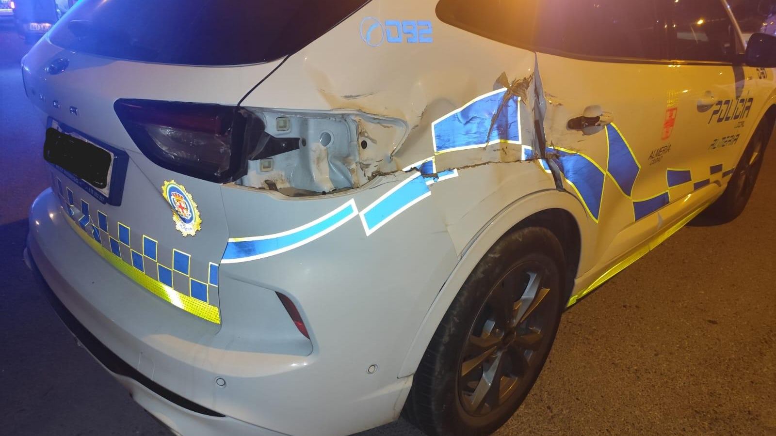 Así ha quedado la camioneta tiroteada en El Toyo. Así ha quedado la camioneta tiroteada en El Toyo.