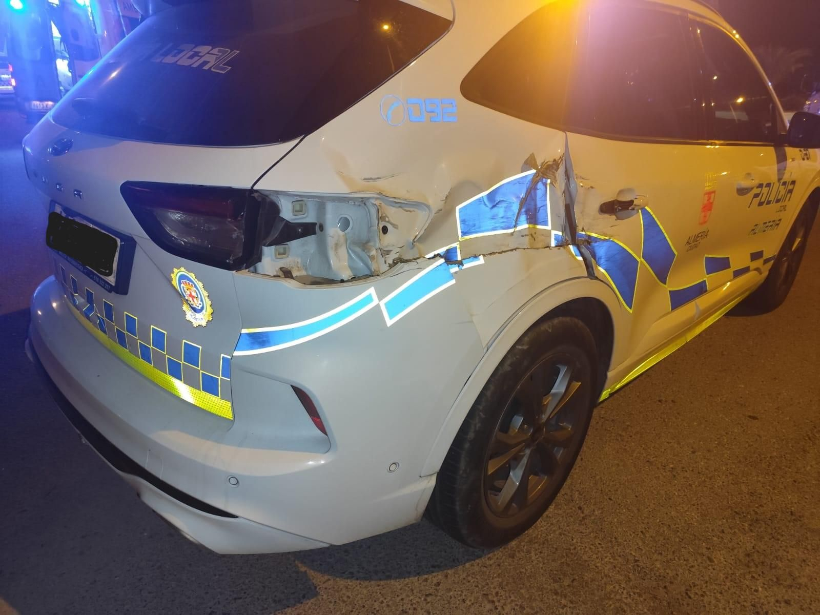 Así ha quedado la camioneta tiroteada en El Toyo.